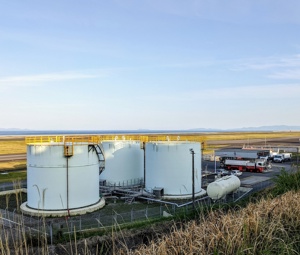 Access to Fuel Infrastructure as an Enabler for Aviation's Decarbonization
