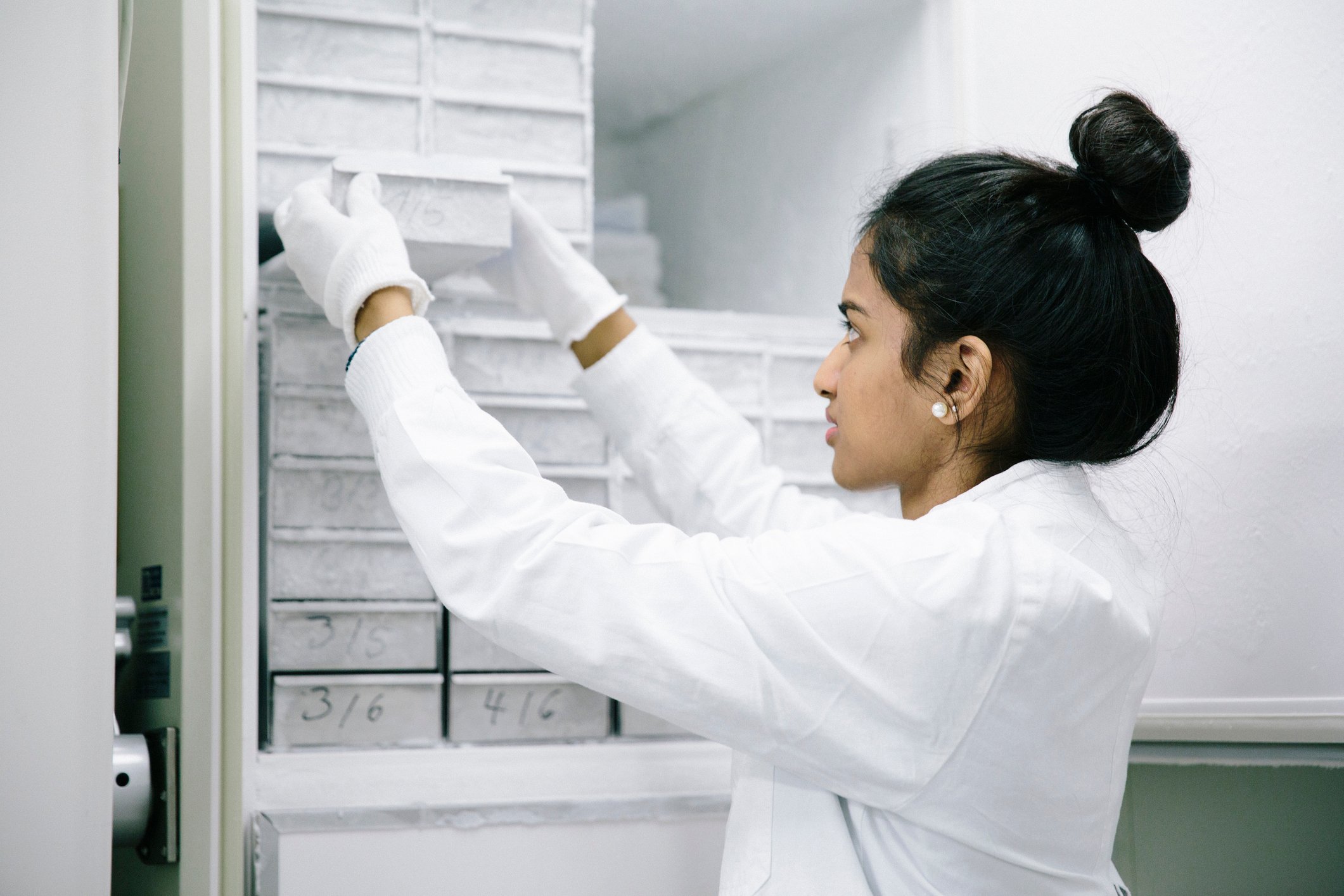 temperature-controlled-pharma-shipping-by-air.jpg